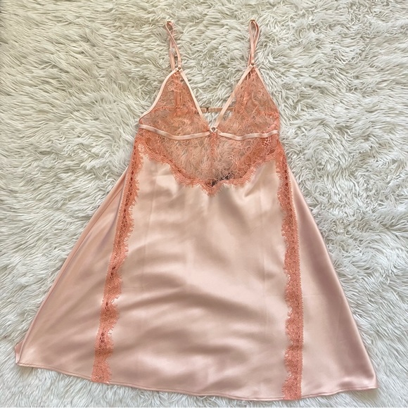 Victoria's Secret Pink Lace Chemise - Picture 2 of 8